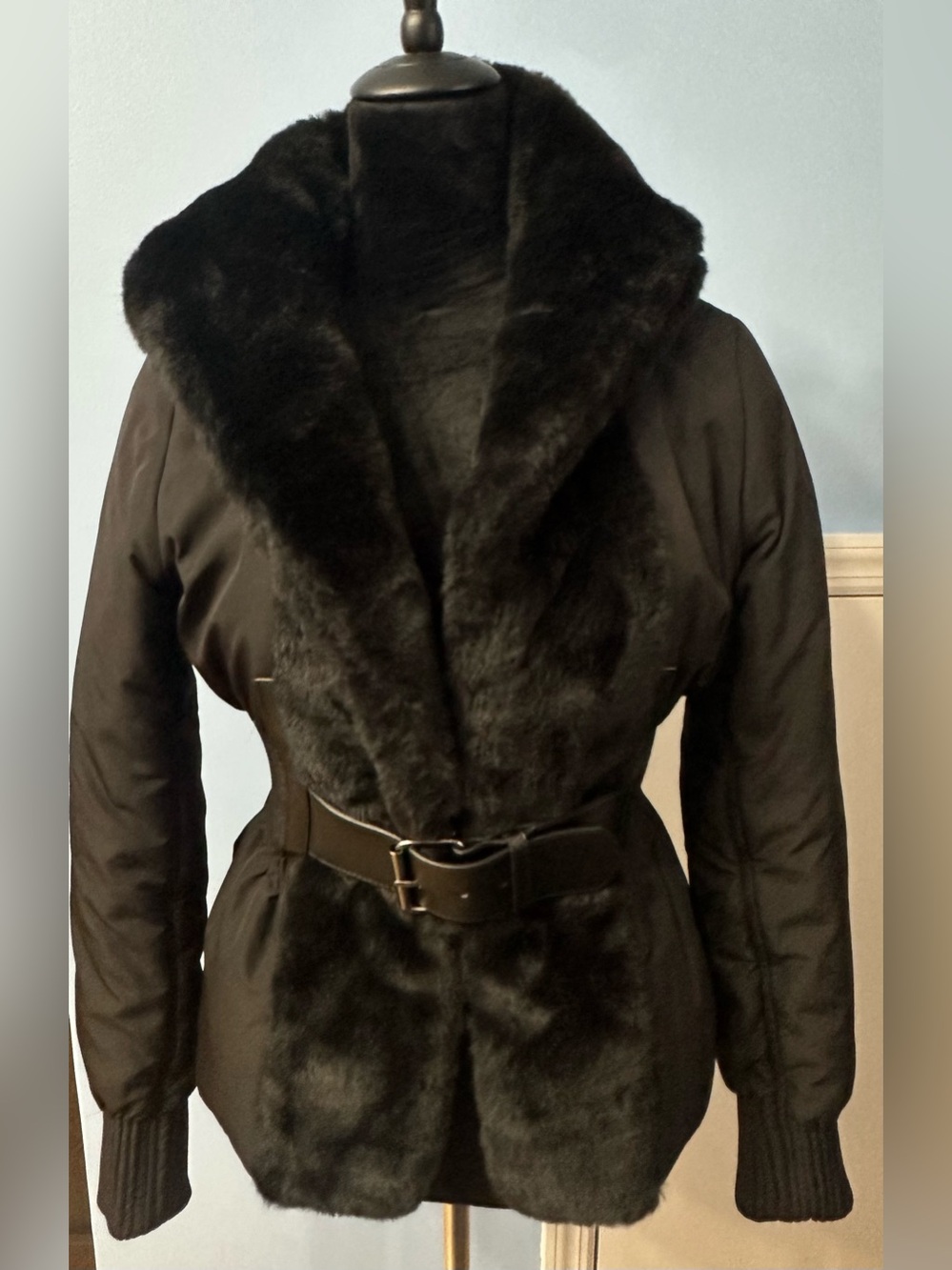 Women's Black Faux-Fur Trim Belted Puffer Jacket
